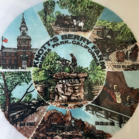 Knott‘s Berry Farm California Souvenir Plate - Picture 4 of 4